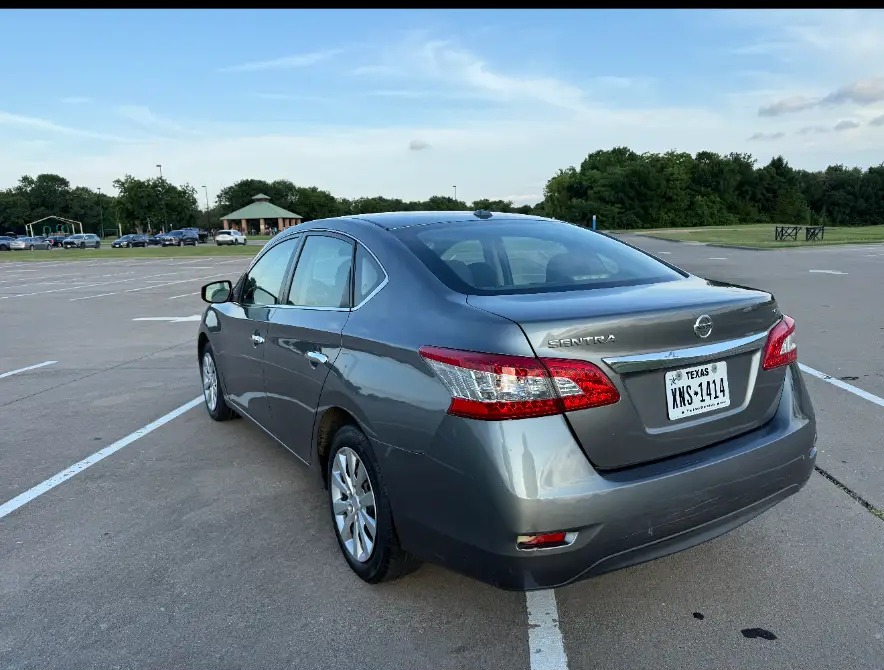 Nissan Sentra detail